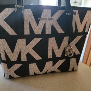 Beautiful Michael kors purse and small travel case
